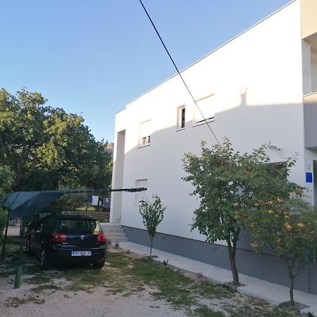 Apartments Lota Starigrad Paklenica Exterior photo