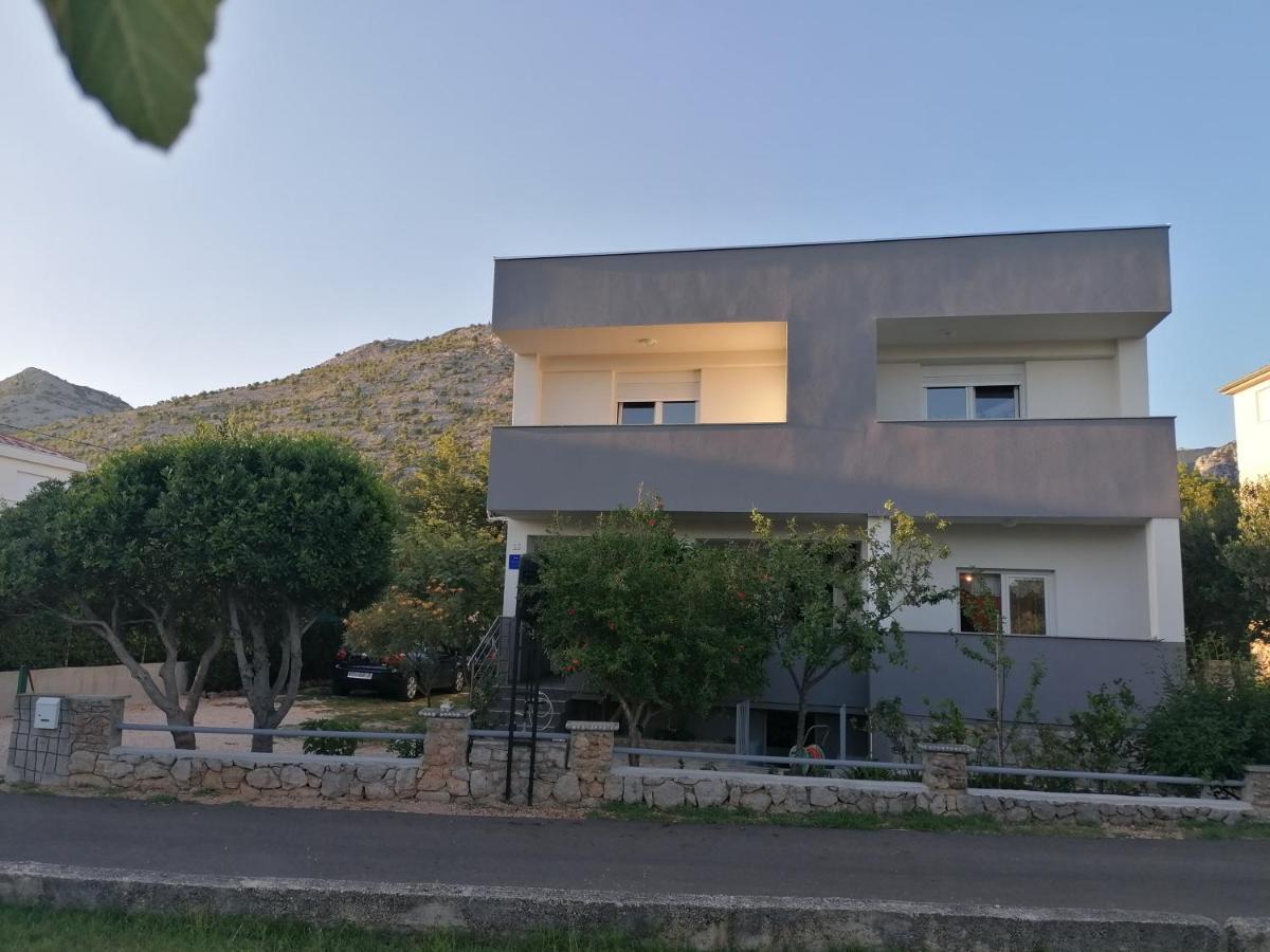 Apartments Lota Starigrad Paklenica Exterior photo