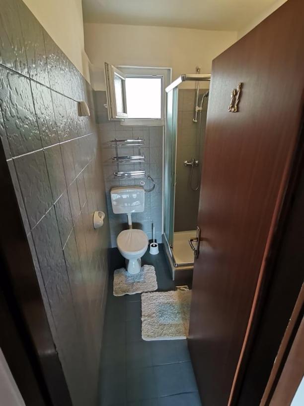 Apartments Lota Starigrad Paklenica Exterior photo