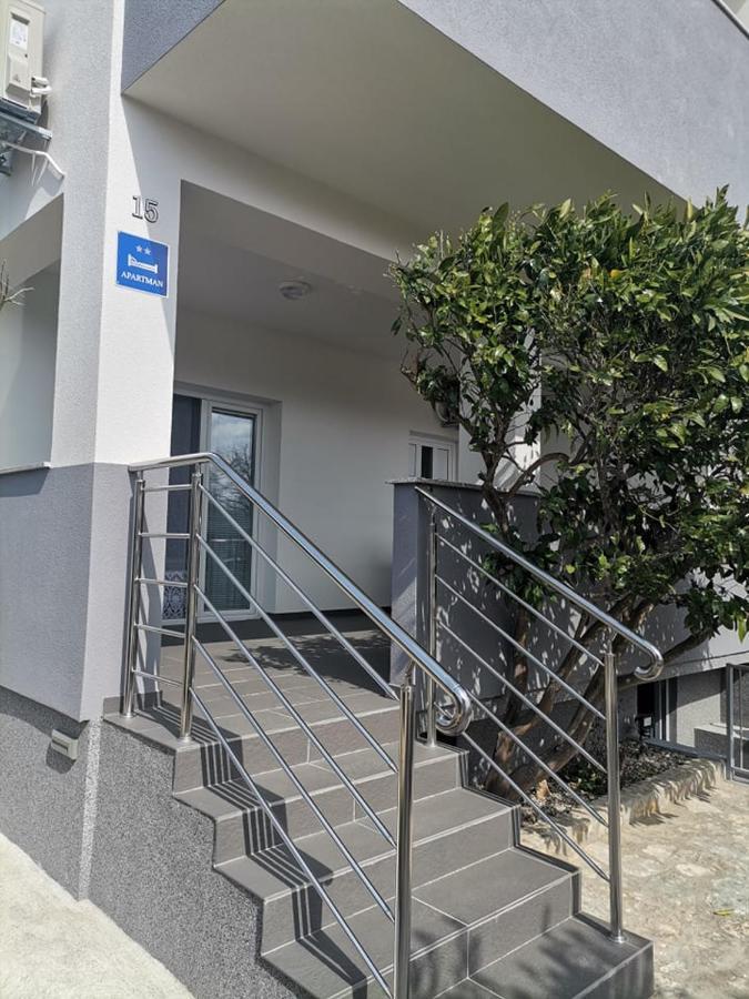 Apartments Lota Starigrad Paklenica Exterior photo